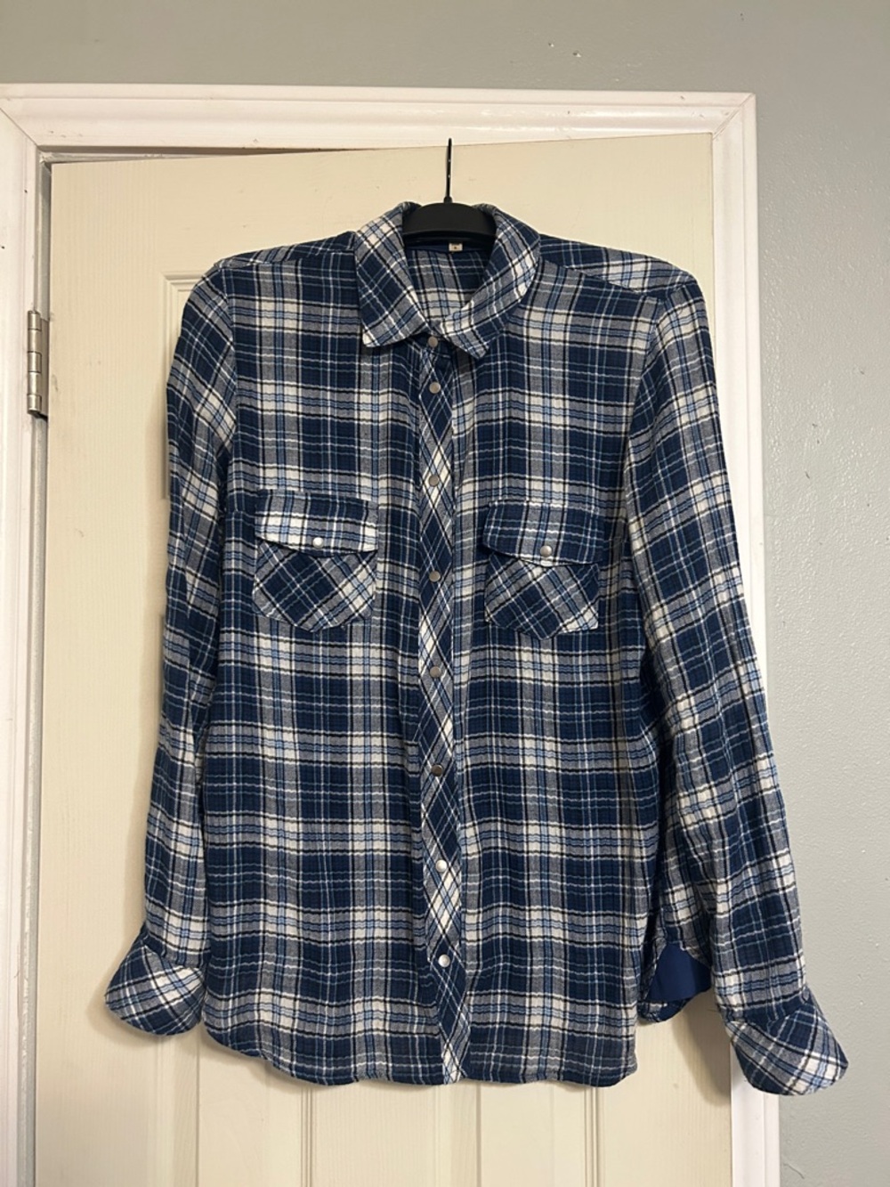 $3️⃣bundled🛍️ Kut from the Kluth blue plaid shirt